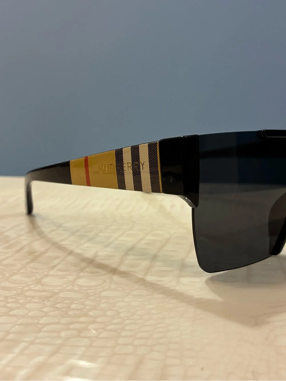Burberry Black Shield Sunglasses with Signature Striped Temples - Picture 9 of 13